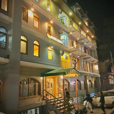 The Avenue Hotel , Manali A River Side Hotel エクステリア 写真