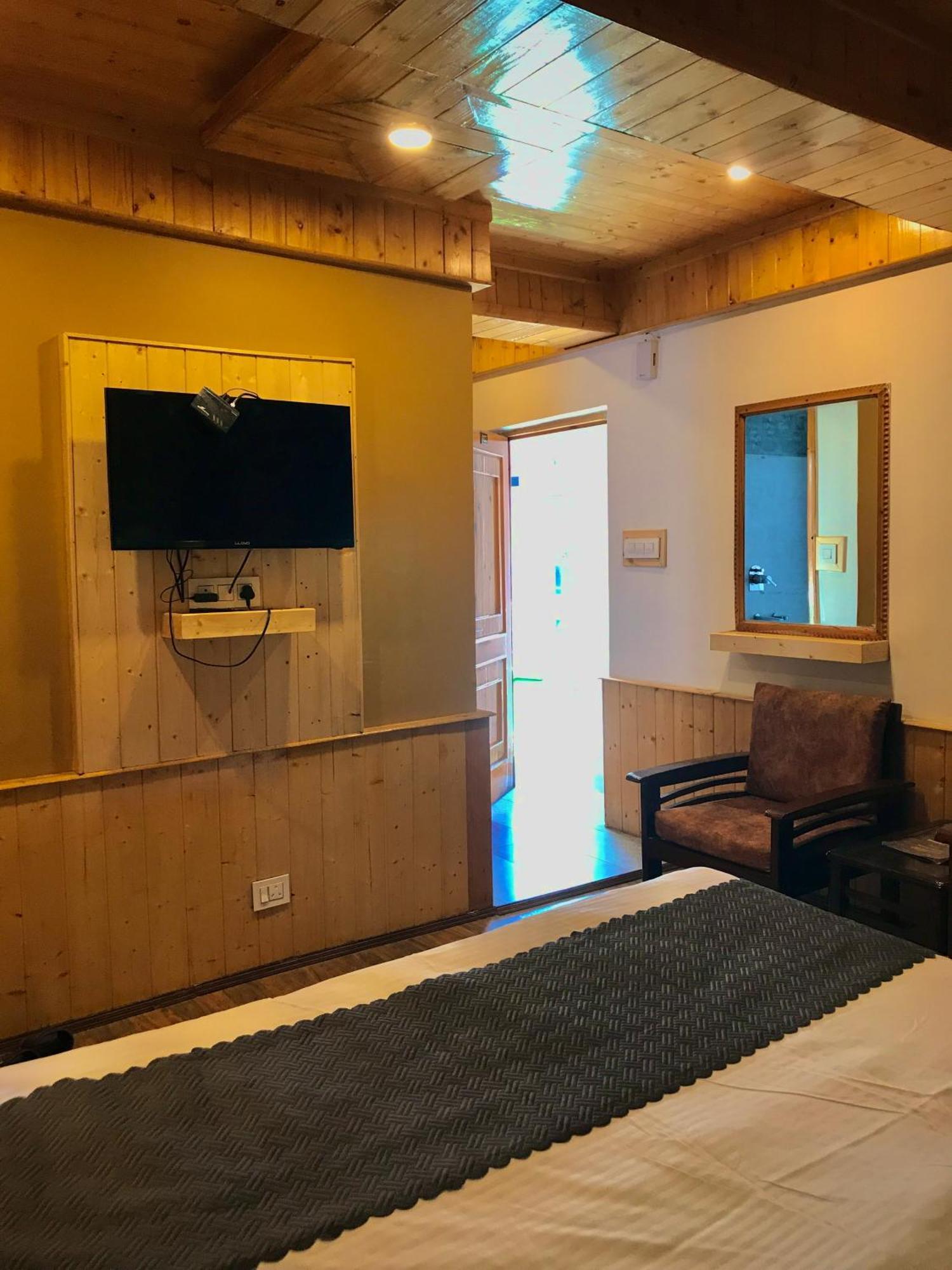 The Avenue Hotel , Manali A River Side Hotel エクステリア 写真