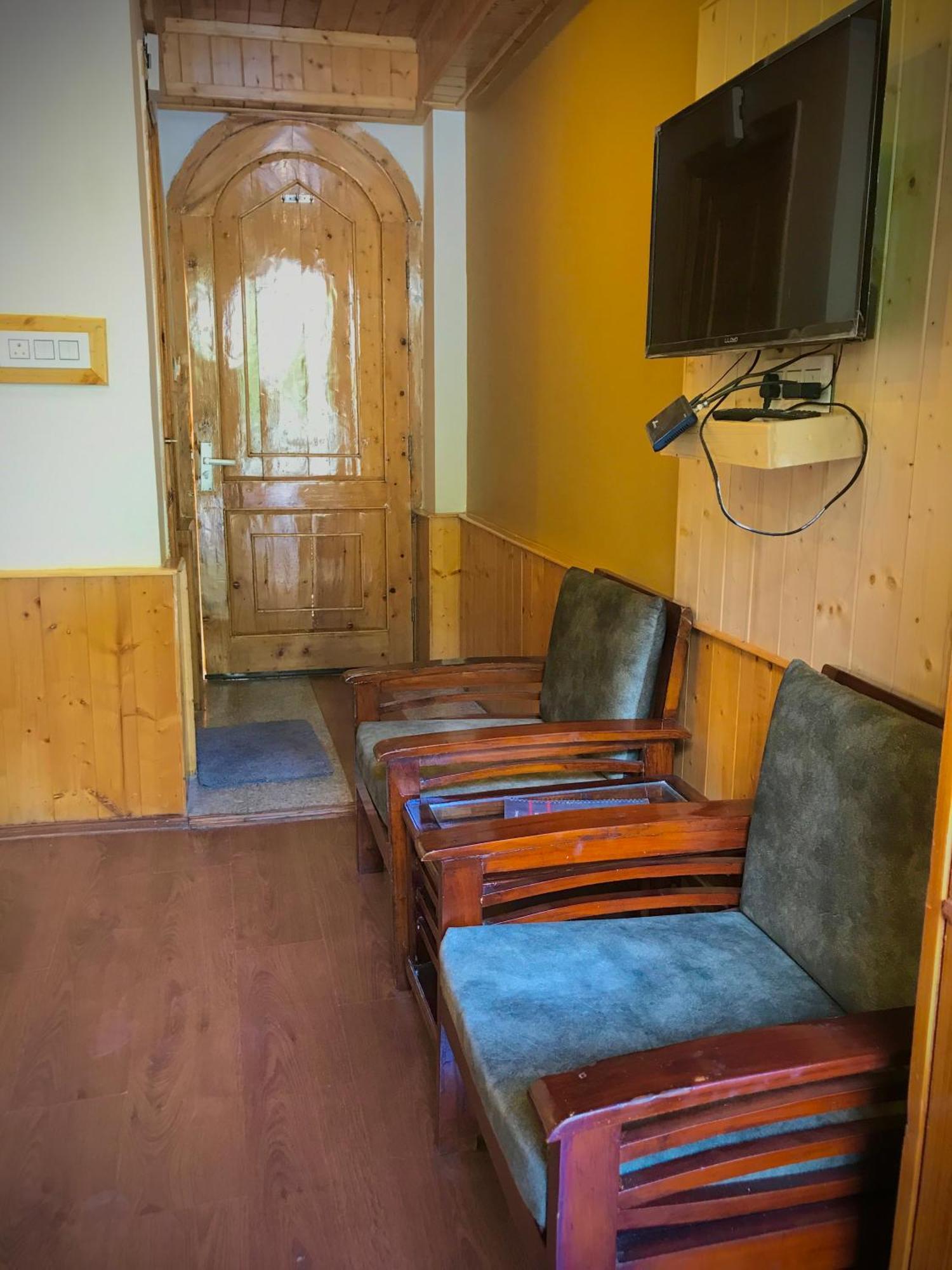 The Avenue Hotel , Manali A River Side Hotel エクステリア 写真