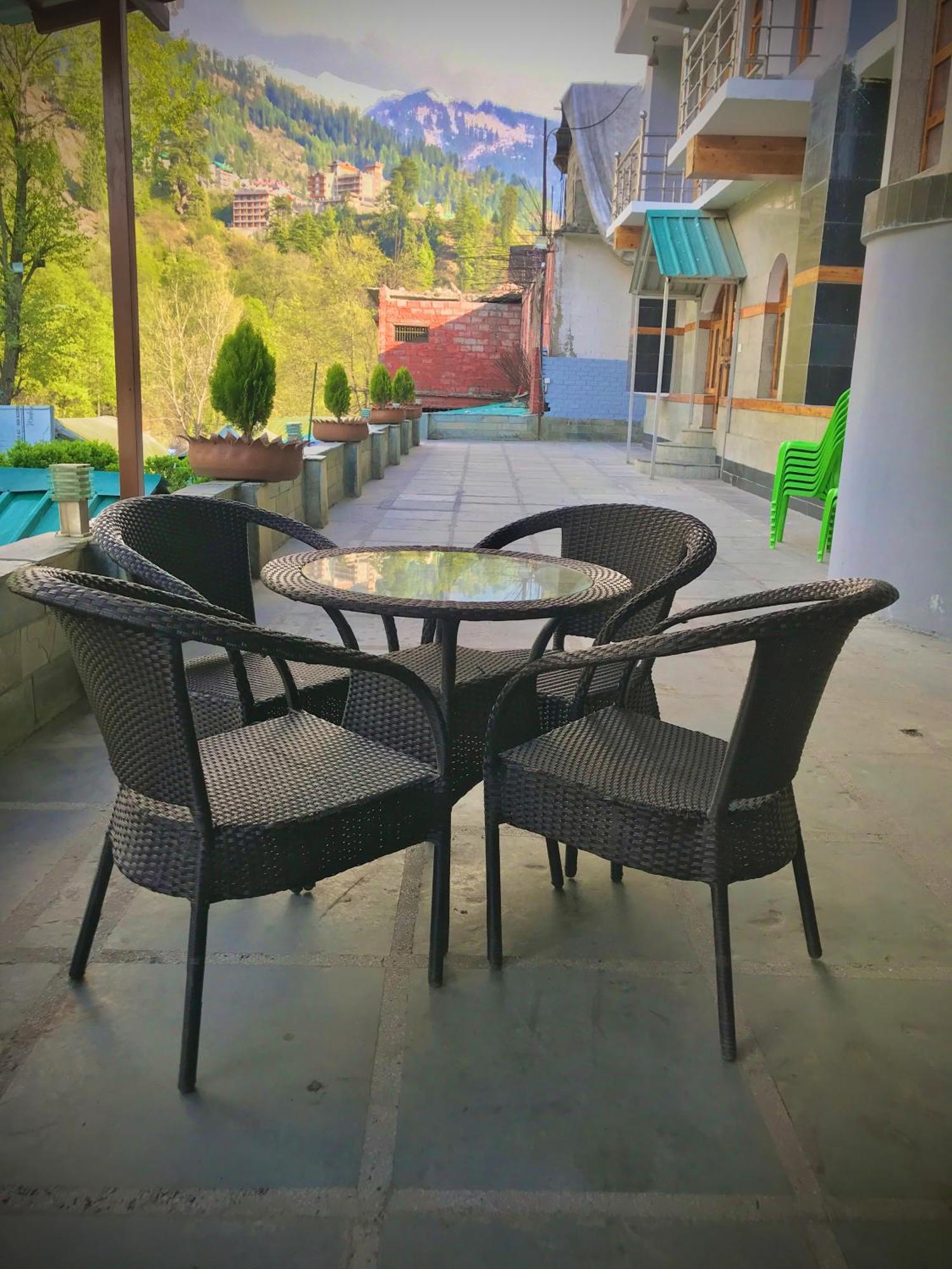 The Avenue Hotel , Manali A River Side Hotel エクステリア 写真