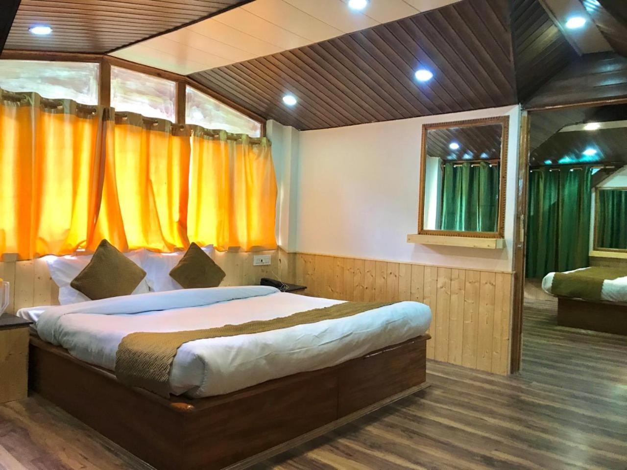 The Avenue Hotel , Manali A River Side Hotel エクステリア 写真