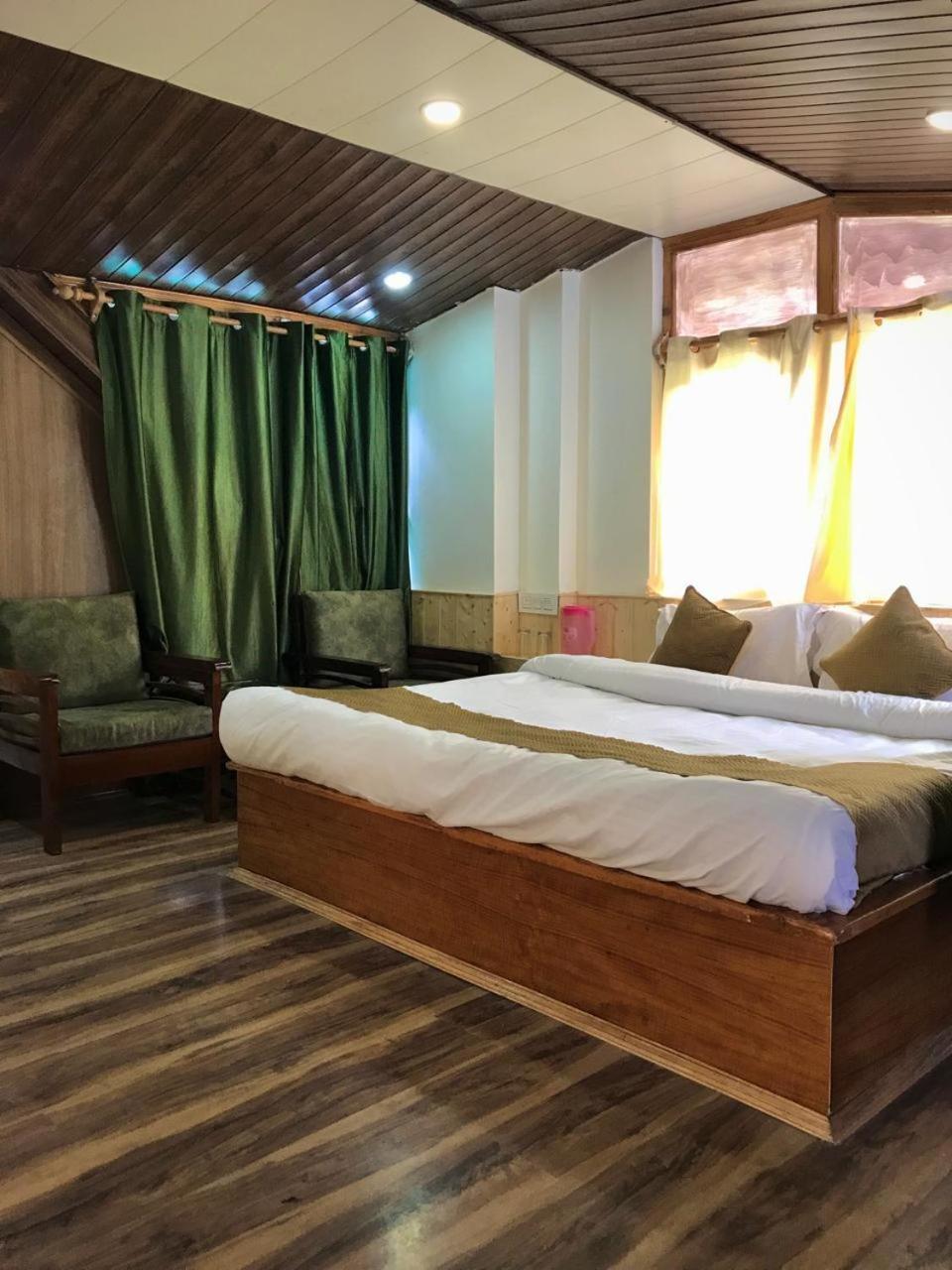 The Avenue Hotel , Manali A River Side Hotel エクステリア 写真