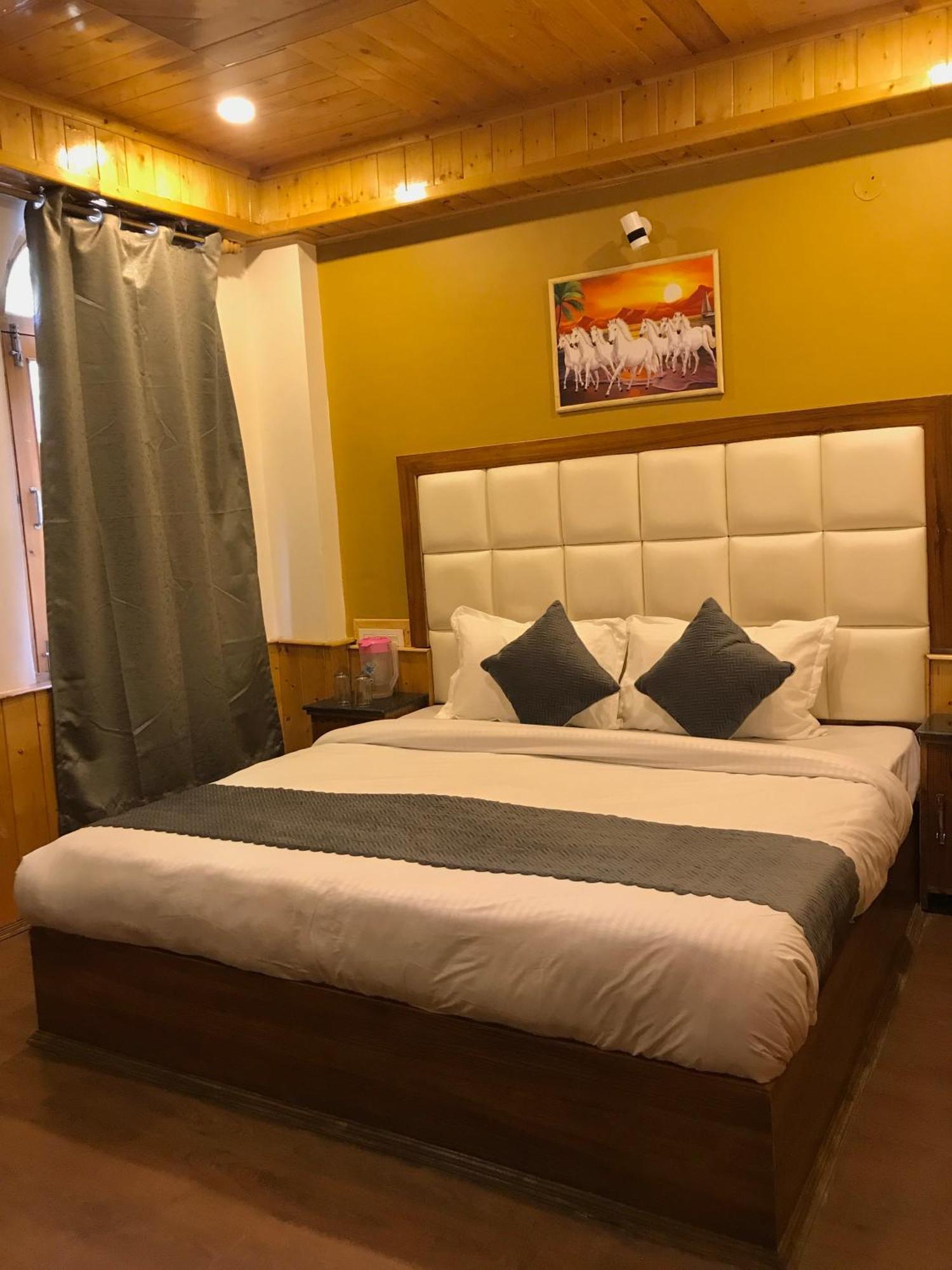 The Avenue Hotel , Manali A River Side Hotel エクステリア 写真