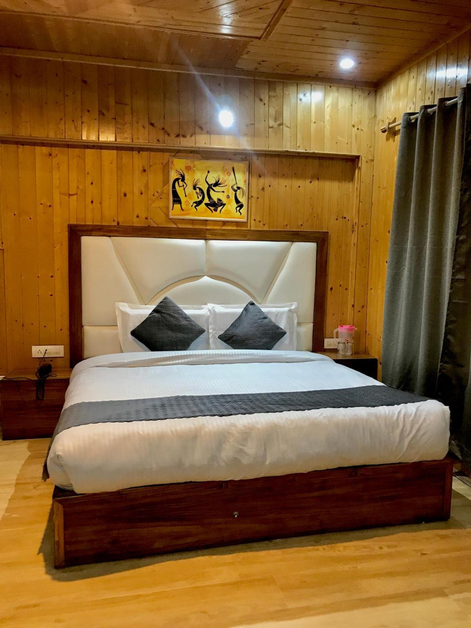 The Avenue Hotel , Manali A River Side Hotel エクステリア 写真
