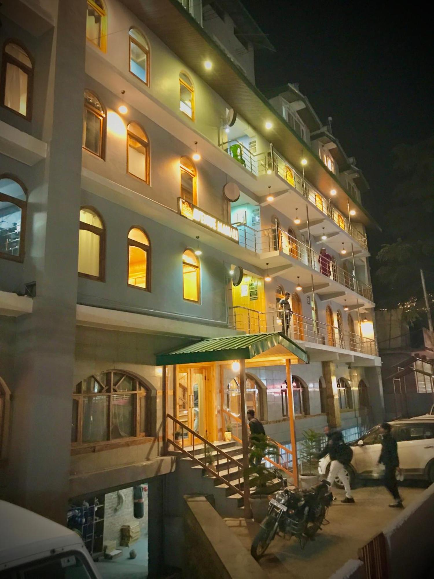 The Avenue Hotel , Manali A River Side Hotel エクステリア 写真