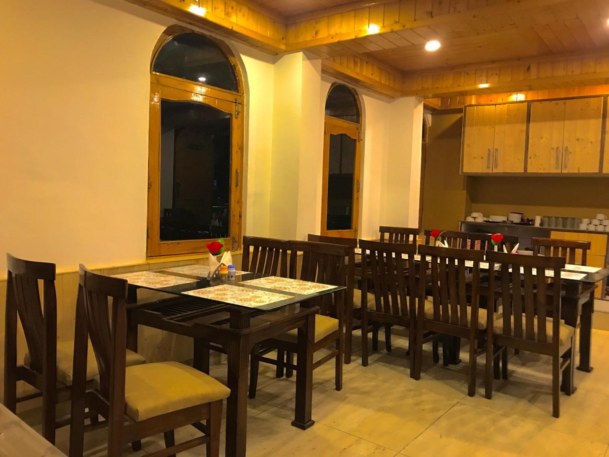 The Avenue Hotel , Manali A River Side Hotel エクステリア 写真