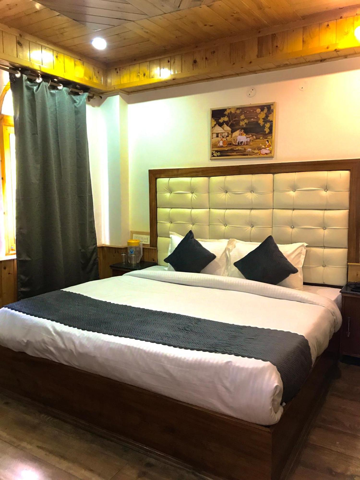 The Avenue Hotel , Manali A River Side Hotel エクステリア 写真