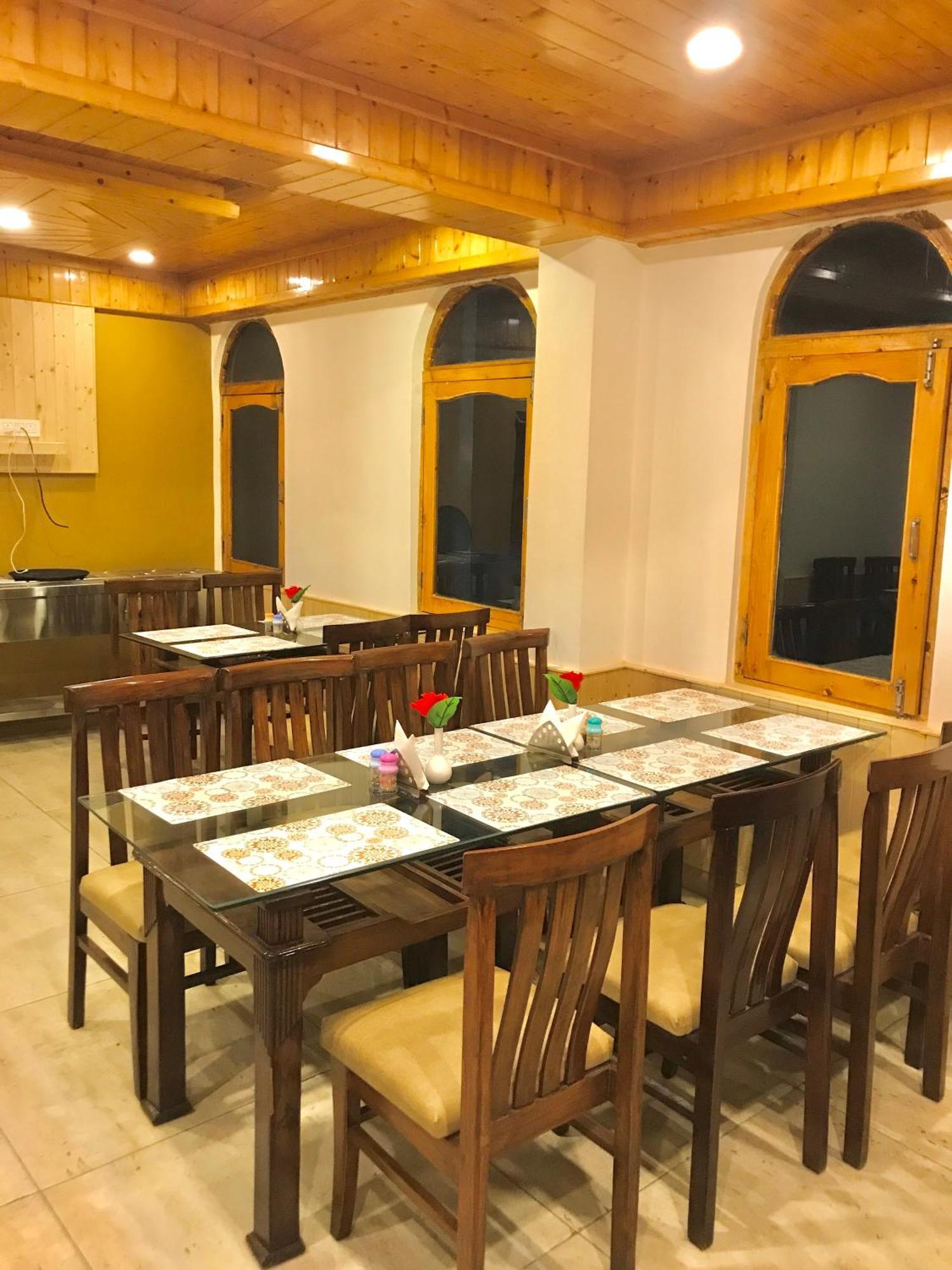 The Avenue Hotel , Manali A River Side Hotel エクステリア 写真