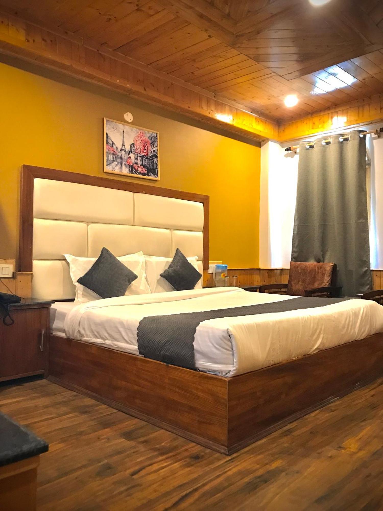 The Avenue Hotel , Manali A River Side Hotel エクステリア 写真