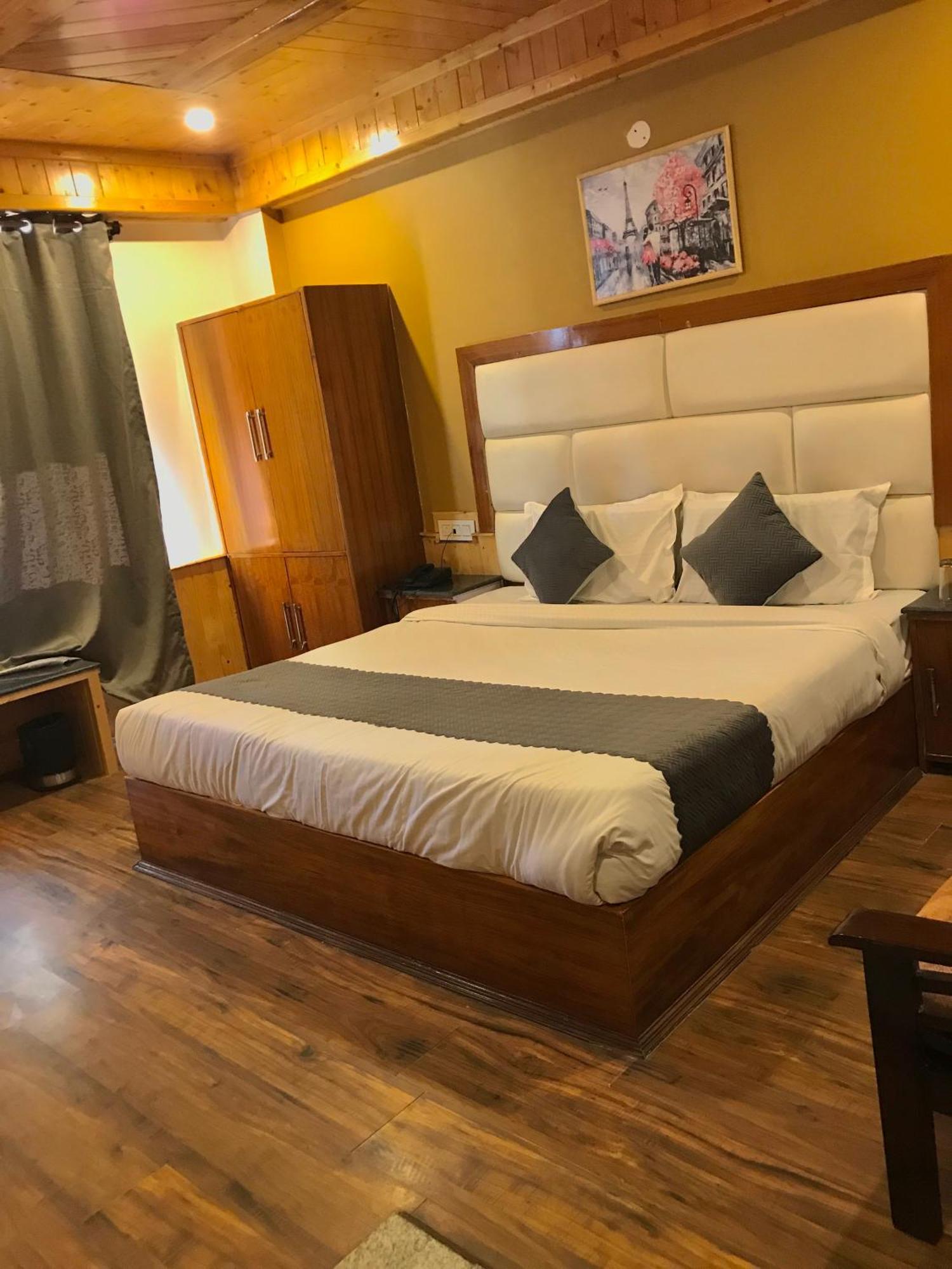 The Avenue Hotel , Manali A River Side Hotel エクステリア 写真