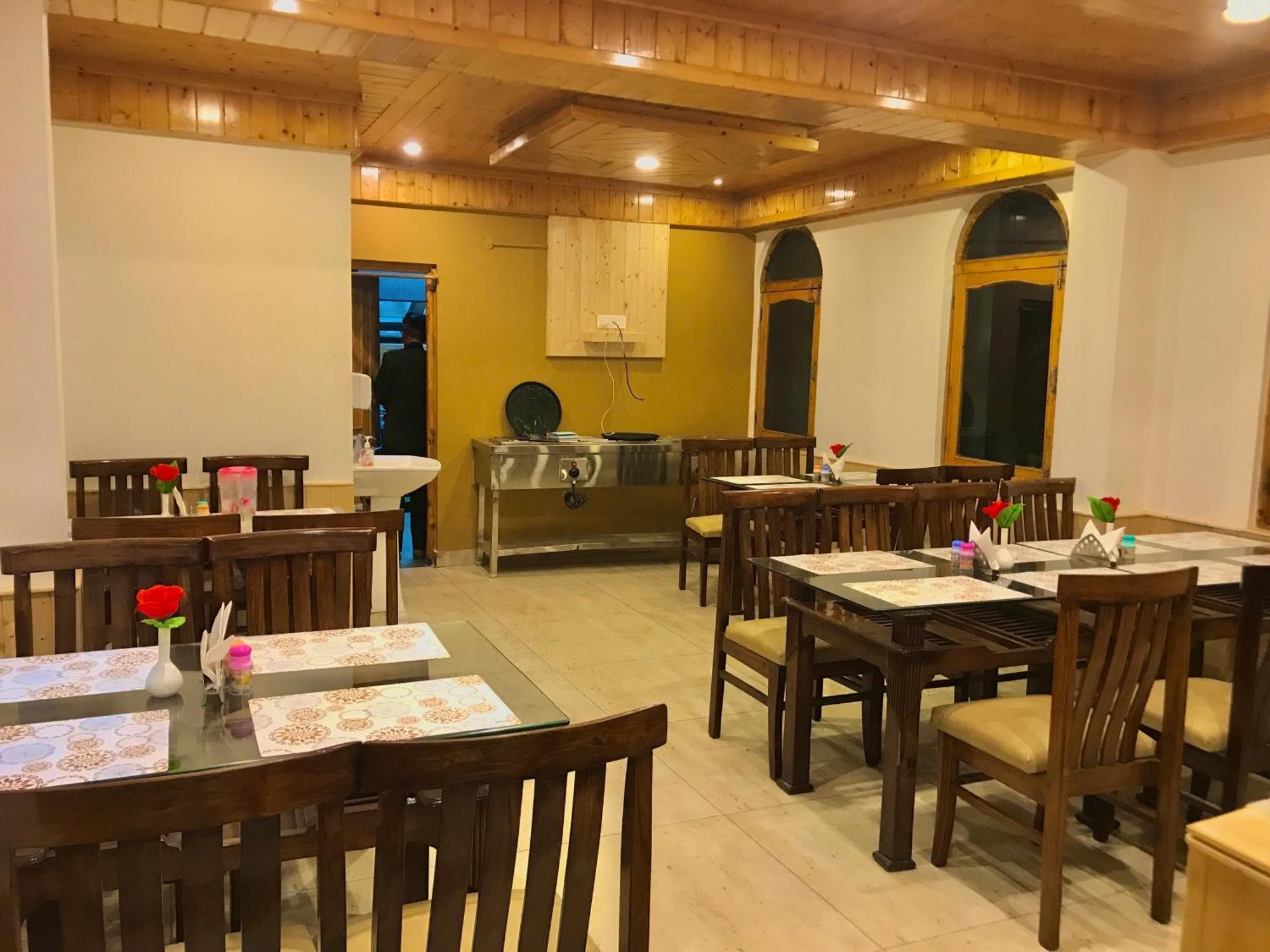 The Avenue Hotel , Manali A River Side Hotel エクステリア 写真
